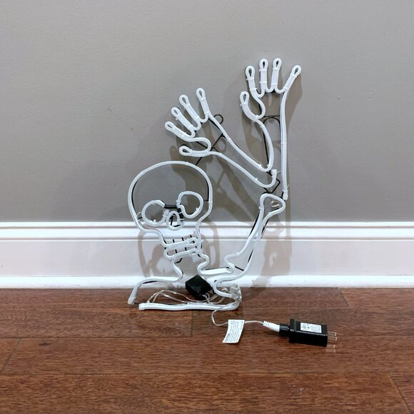 BUNDLE FOR BRITTANY  Hyde & Eek! Animated BAT & Skelly LED Light Halloween Signs - Picture 9 of 9